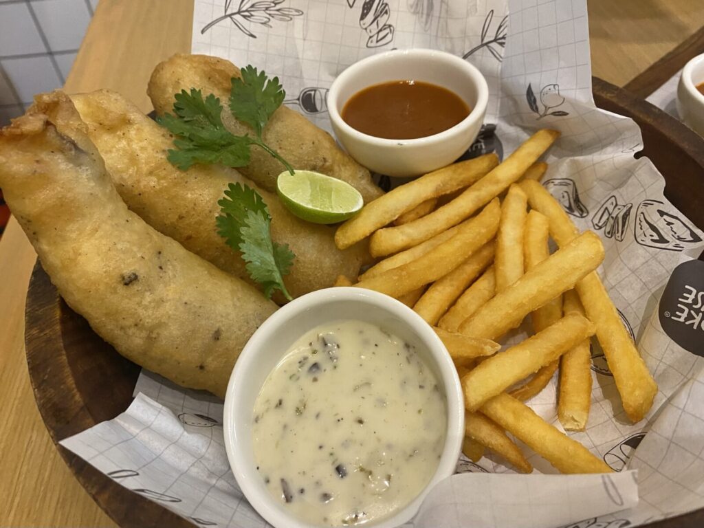 Smoke House Deli Colabaのフッシュ＆チップスの写真